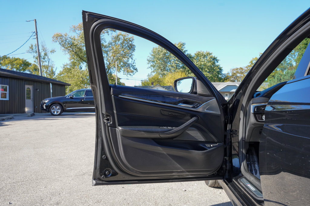 Used 2018 BMW M550i xDrive AWD/4WD image 24
