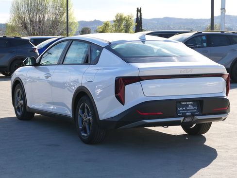New 2025 Kia K4 LXS image 6