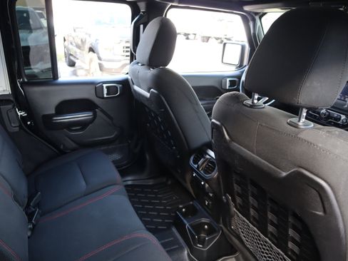 Used 2018 Jeep Wrangler Unlimited Rubicon image 27