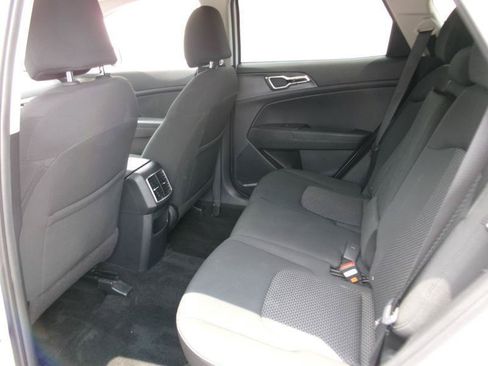 Used 2025 Kia Sportage LX FWD image 9