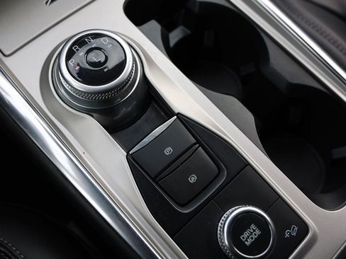 Used 2022 Ford Explorer XLT w/ Equipment Group 202A image 33