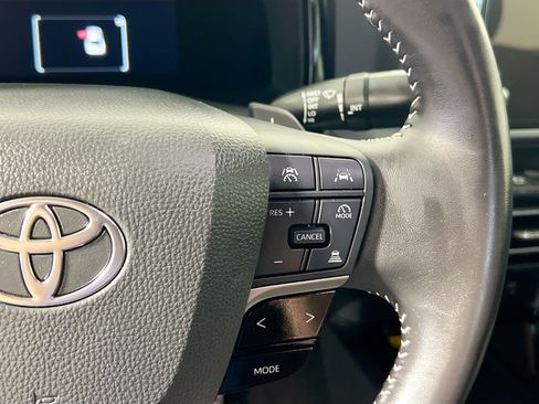 Used 2025 Toyota Camry SE w/ Convenience Package FWD image 19