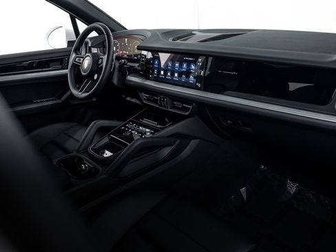 Certified 2026 Porsche Cayenne image 12