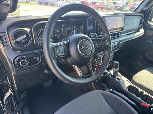 Used 2024 Jeep Wrangler Unlimited Rubicon AWD/4WD image 17