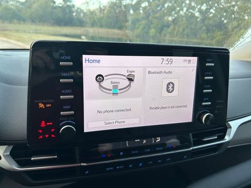 Used 2024 Toyota Sienna XLE image 24