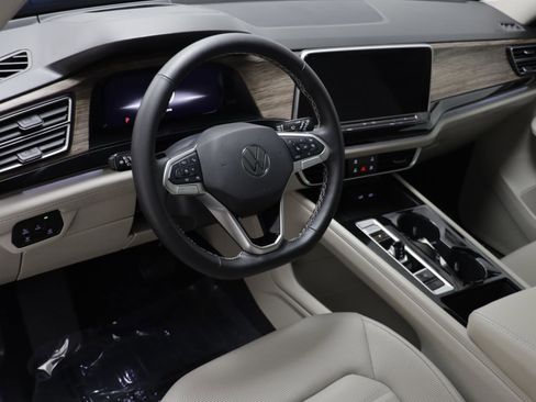 Used 2025 Volkswagen Atlas SEL image 6