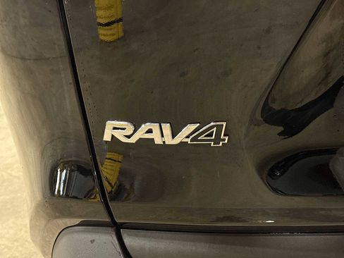 Used 2023 Toyota RAV4 Limited image 27
