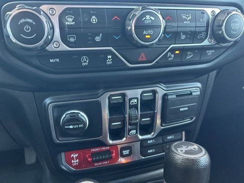 Used 2019 Jeep Wrangler Unlimited Rubicon w/ Dual Top Group AWD/4WD image 31