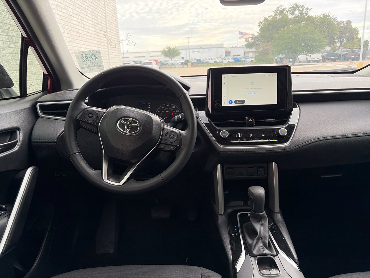 Used 2025 Toyota Corolla Cross LE FWD image 12