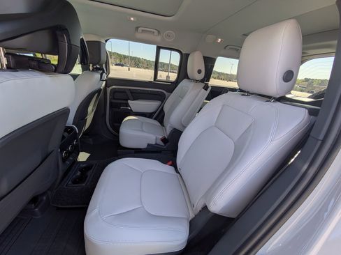 New 2026 Land Rover Defender 130 X-Dynamic SE image 27