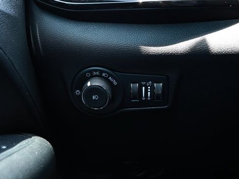 Used 2022 Jeep Compass Latitude FWD image 13
