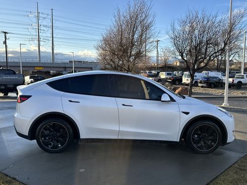 Used 2021 Tesla Model Y Long Range image 6