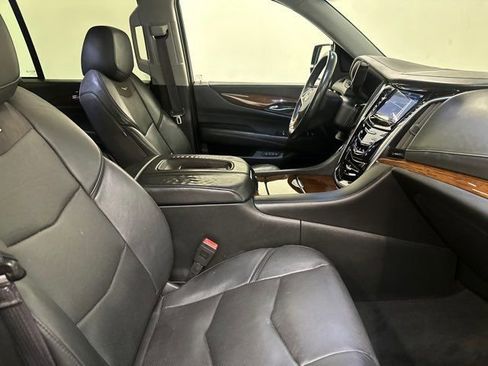 Used 2016 Cadillac Escalade Luxury image 39