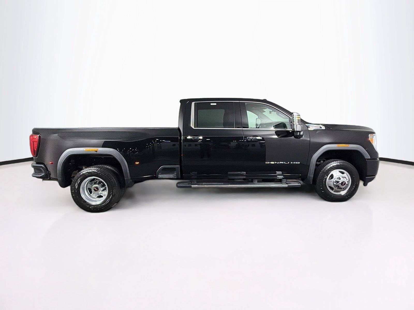 Used 2023 GMC Sierra 3500 Denali w/ Technology Package AWD/4WD image 12