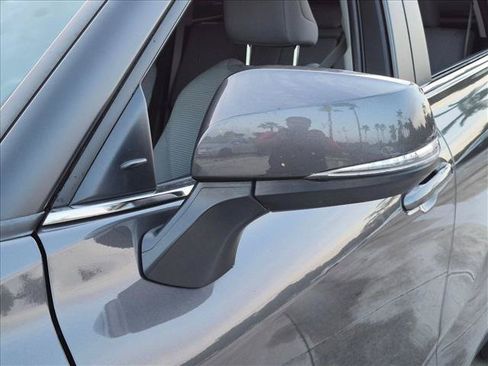 Used 2024 Toyota Highlander LE FWD image 11