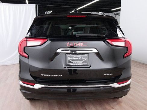 Used 2024 GMC Terrain Denali w/ Black Diamond Edition image 4