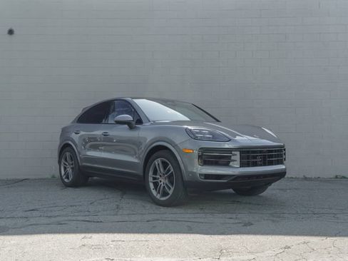 New 2026 Porsche Cayenne Coupe AWD/4WD image 9