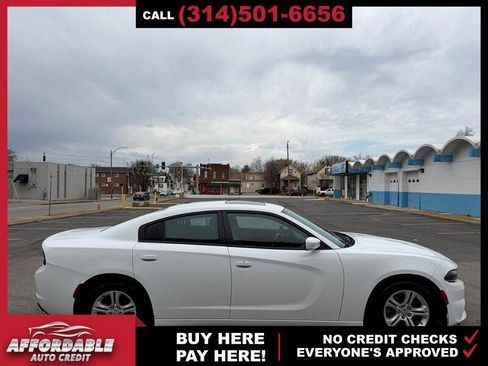 Used 2021 Dodge Charger SXT w/ Leather Interior Group image 3