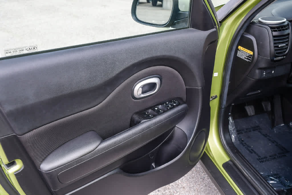 Used 2015 Kia Soul FWD image 26