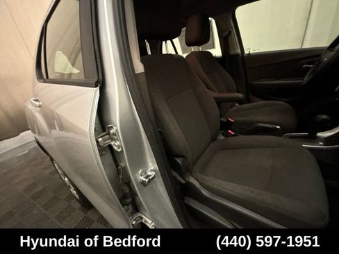 Used 2018 Chevrolet Trax LS FWD image 21
