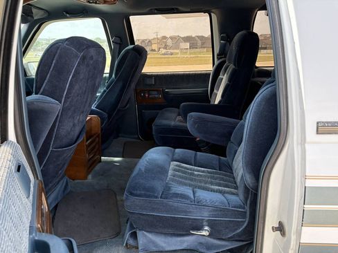 Used 1993 Chevrolet Suburban 2WD image 13