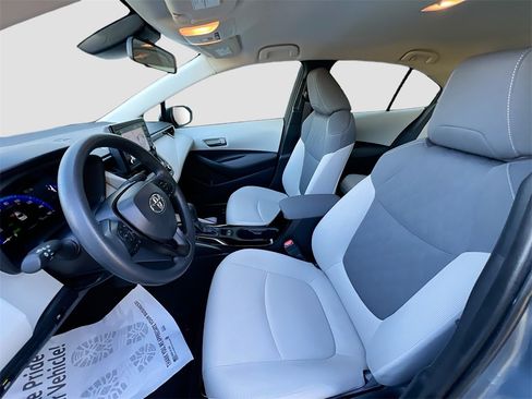 Used 2022 Toyota Corolla LE image 19