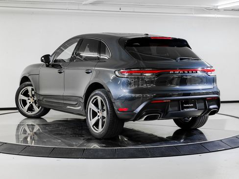 Certified 2025 Porsche Macan image 3