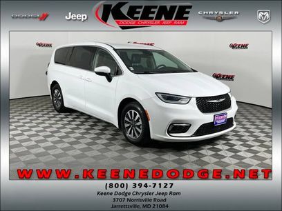 Used 2023 Chrysler Pacifica Touring-L