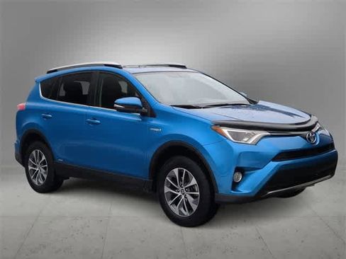 Used 2016 Toyota RAV4 XLE image 2
