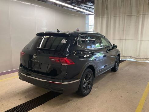 Used 2024 Volkswagen Tiguan SE image 3