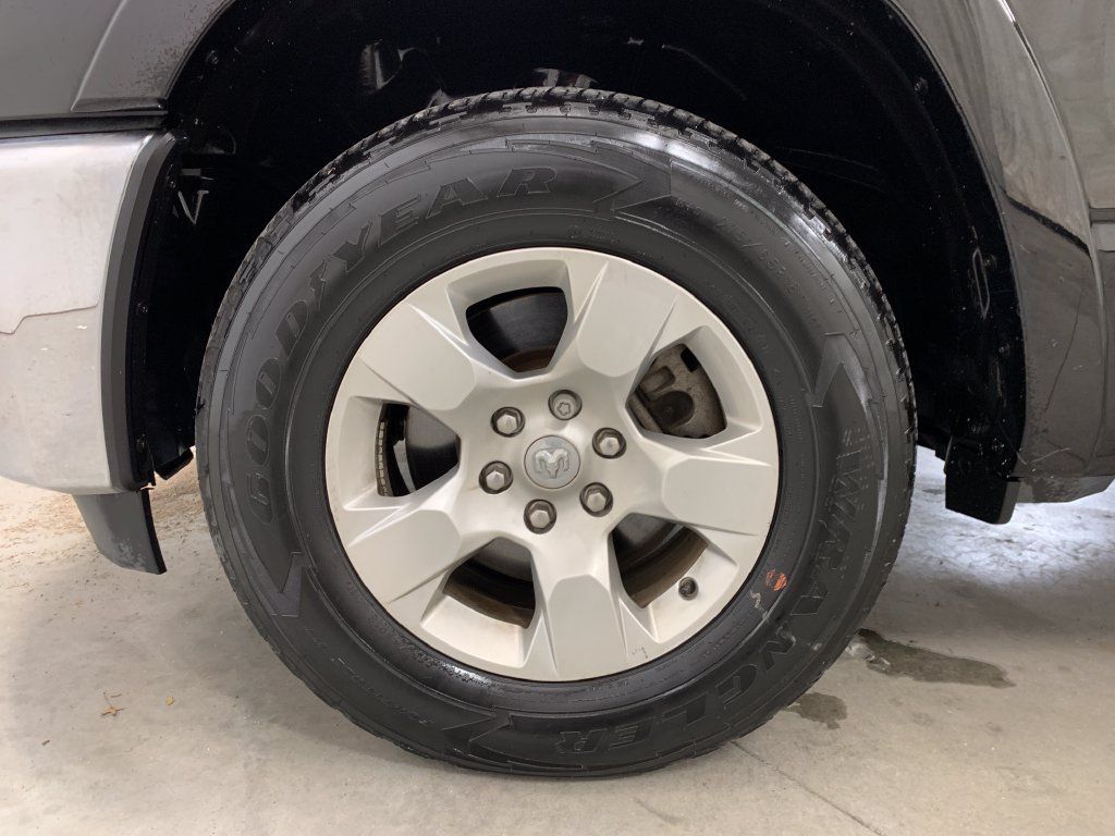 Used 2025 RAM 1500 Big Horn AWD/4WD image 2