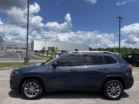 Used 2021 Jeep Cherokee Latitude Plus FWD image 4