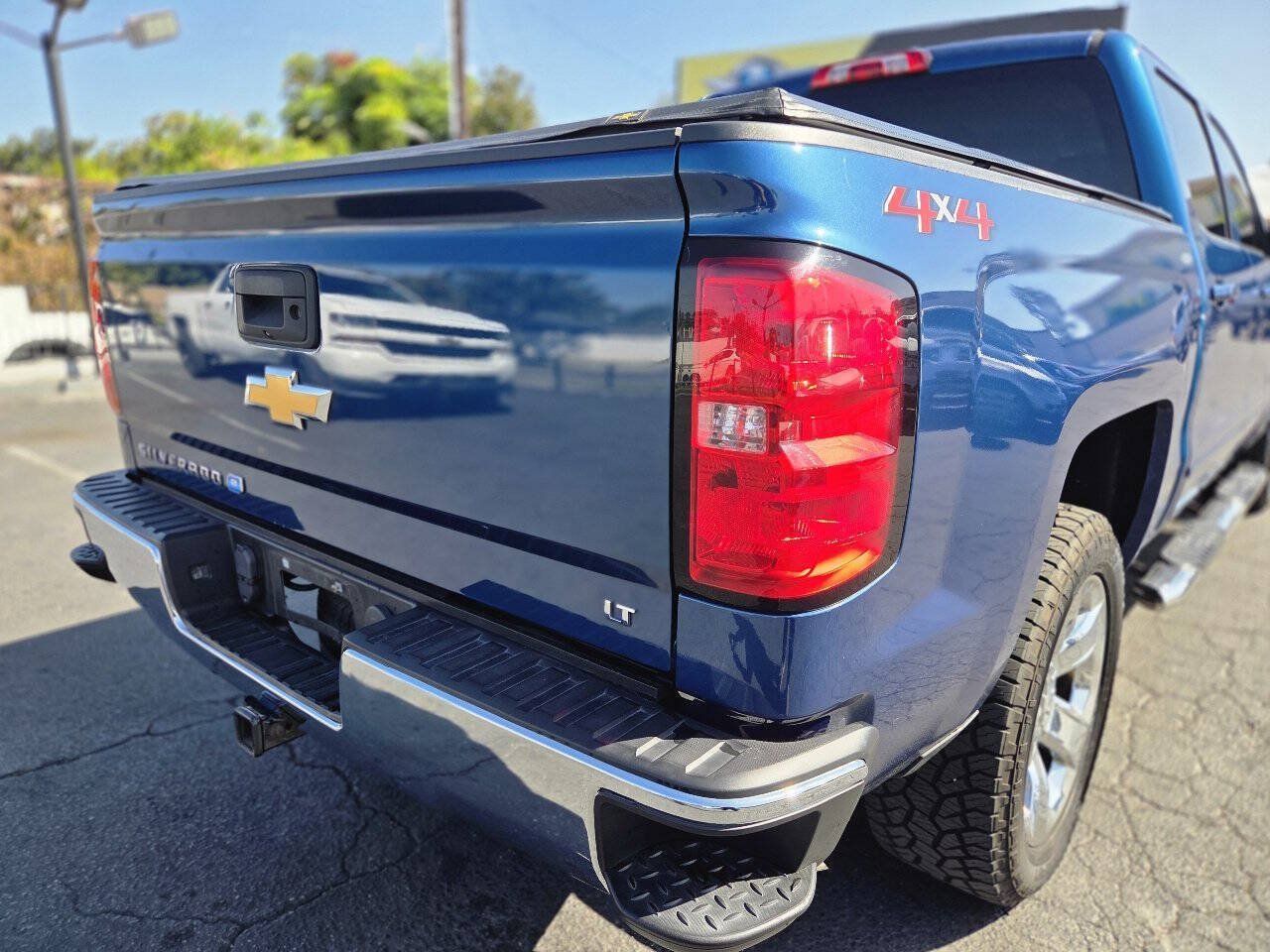Used 2018 Chevrolet Silverado 1500 LT w/ LT Eassist Package AWD/4WD image 11
