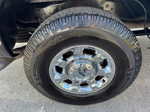 Used 2016 Ford F250 XLT w/ XLT Premium Package image 11