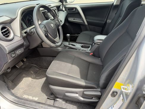 Used 2017 Toyota RAV4 LE AWD/4WD image 17