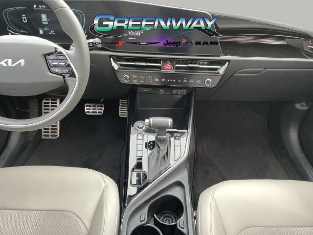 Used 2025 Kia Niro EX Touring FWD image 11