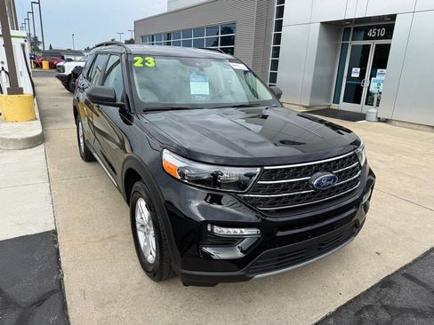 Certified 2023 Ford Explorer XLT w/ Equipment Group 202A AWD/4WD image 3