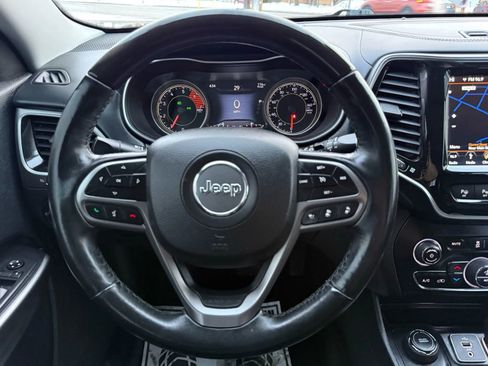 Used 2019 Jeep Cherokee Overland w/ Technology Group image 32