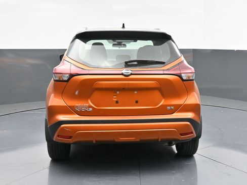 Used 2023 Nissan Kicks SR image 7