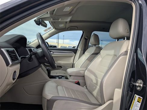 Used 2022 Volkswagen Atlas SEL Premium image 15