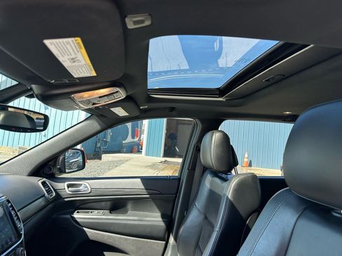 Used 2019 Jeep Grand Cherokee Altitude image 12