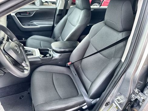 Used 2021 Toyota RAV4 LE image 19