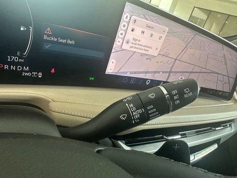 Used 2025 Cadillac XT4 Premium Luxury w/ Technology Package AWD/4WD image 23