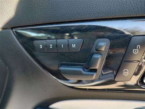 Used 2015 Mercedes-Benz SLK 250 image 29