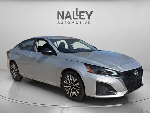 Used 2024 Nissan Altima 2.5 SV image 11