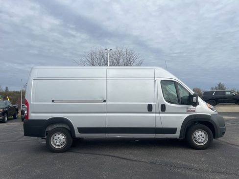 Used 2021 RAM ProMaster 2500 w/ Convenience Group image 3