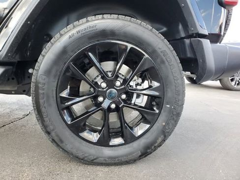 Used 2025 Jeep Wrangler Unlimited Sahara AWD/4WD image 9