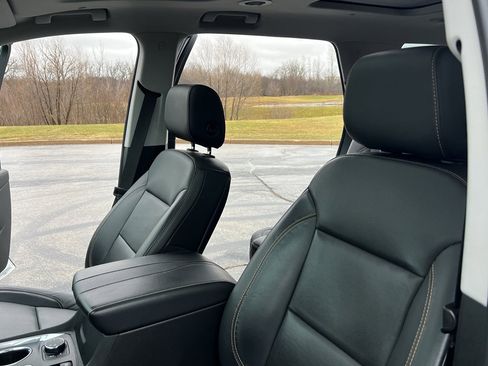 Used 2021 Chevrolet Traverse Premier w/ Redline Edition image 18