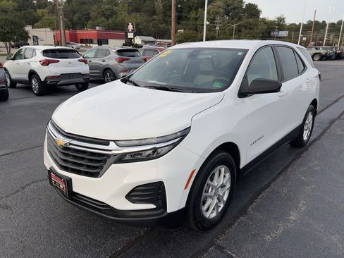 Used 2022 Chevrolet Equinox LS w/ LS Convenience Package image 3