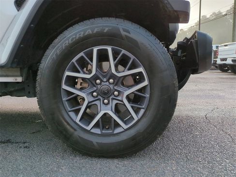 Used 2024 Jeep Wrangler Sahara image 11